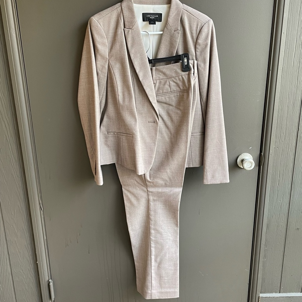 Ann Taylor Work Business Suit 14p / 12p